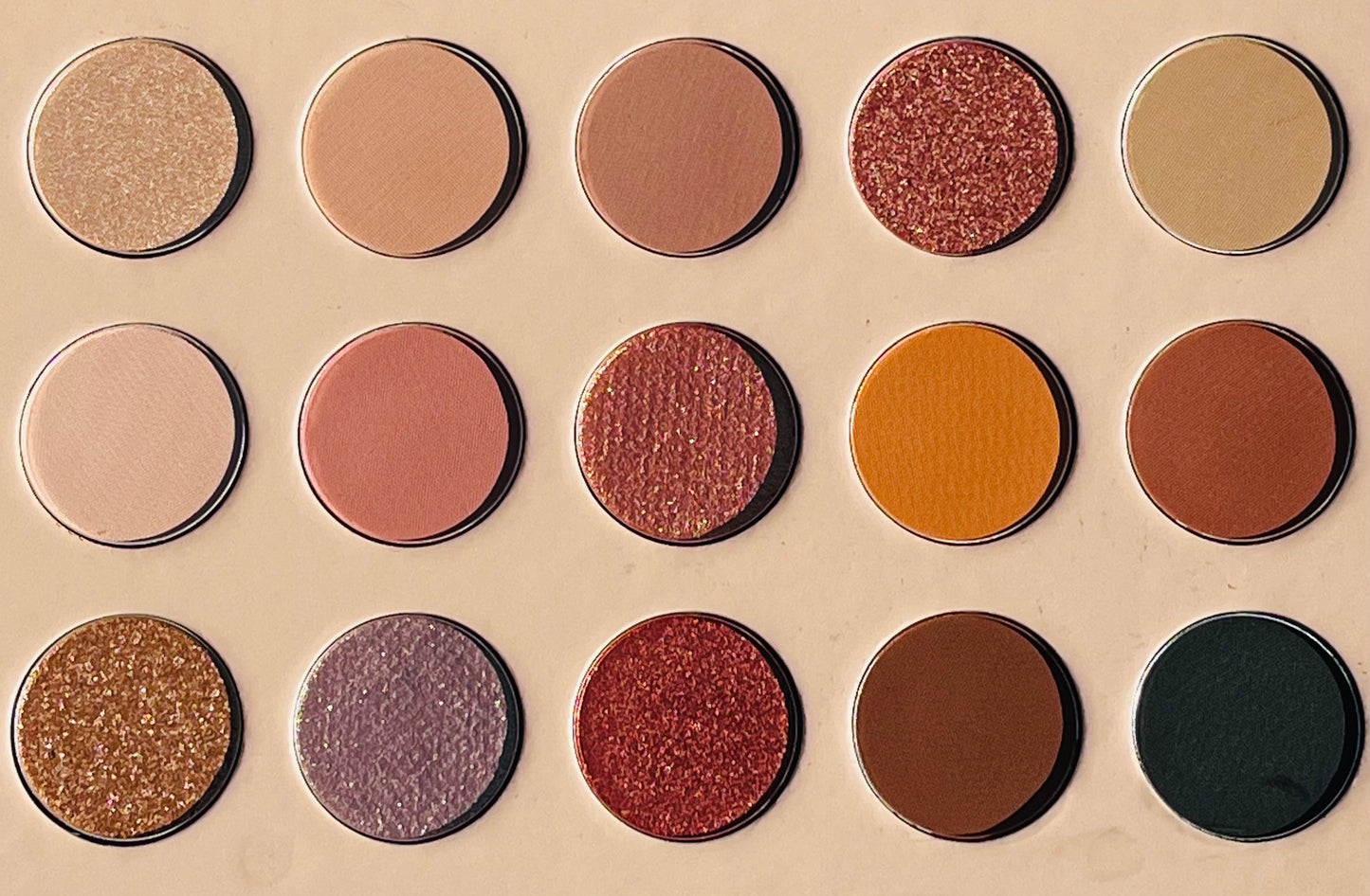 THE PRETTY NATURAL GIRL EYESHADOW PALETTE